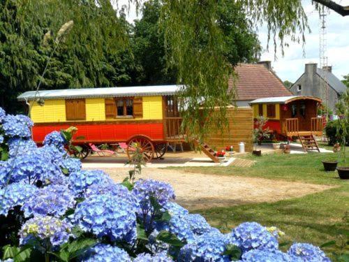 Hotel La Cle Des Roulottes Pluvigner Exteriér fotografie